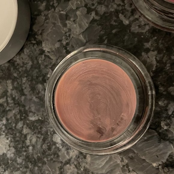 TWO Vapour Organic Beauty Velvet Lip Glosses in FEARLESS & FEVER - Picture 5 of 7